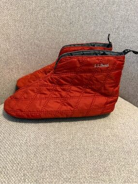 L.L.BEAN- Quilted Ankle Bootie Slippers in red. Size xs